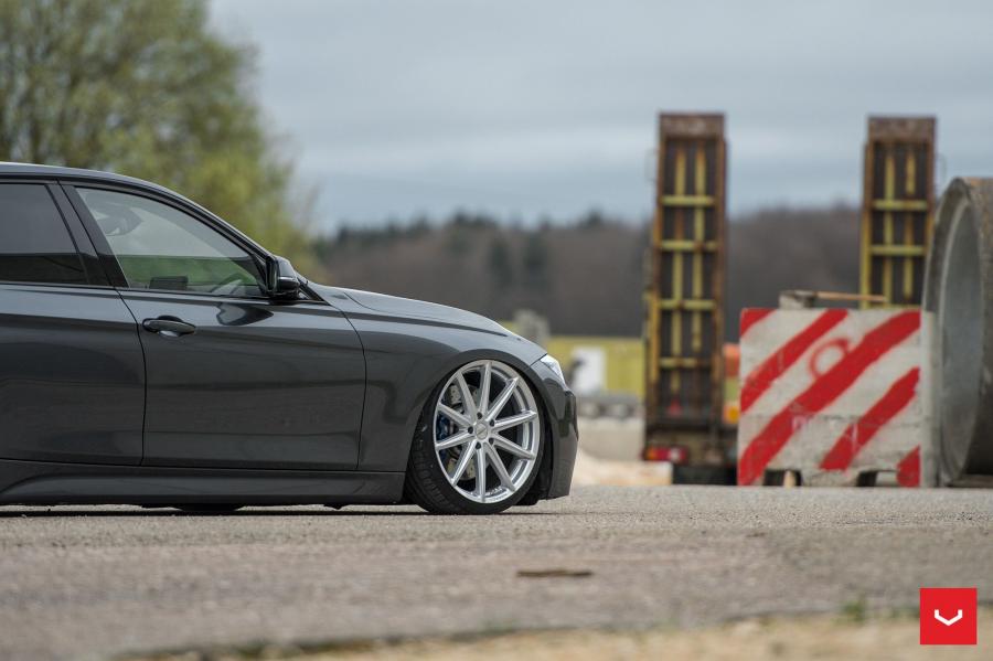 Детали экстерьера BMW 3-Series Touring on Vossen Wheels (VFS10) 2017 года  (фото 21 из 28)